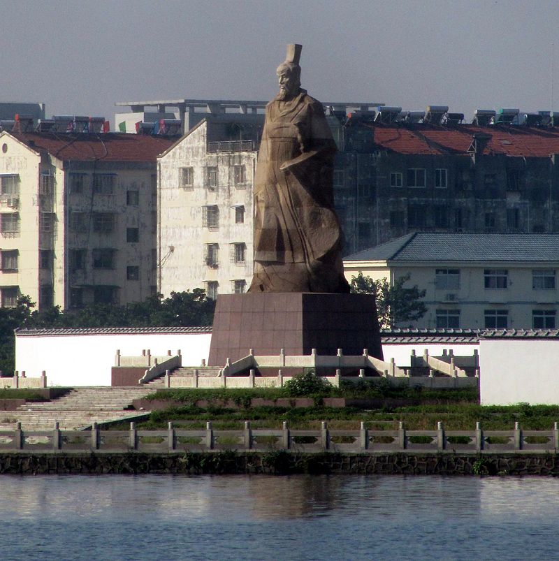 荊州屈原大雕像