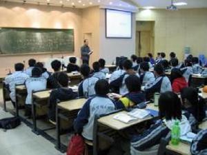 吳祖基在鄭州大學講課的情景