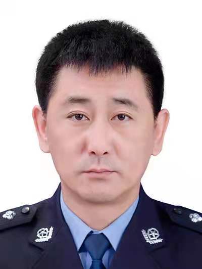李國輝(黑龍江省佳木斯市樺川縣人民政府黨組成員、副縣長,縣公安局黨委書記、局長、四級高級警長) 李國輝(黑龍江省佳木斯市樺川縣人民政府黨組成員、副縣長,縣公安局黨委書記、局長、四級高級警長)