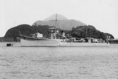 1933年，在舞鶴船廠剛建成的千鳥號。