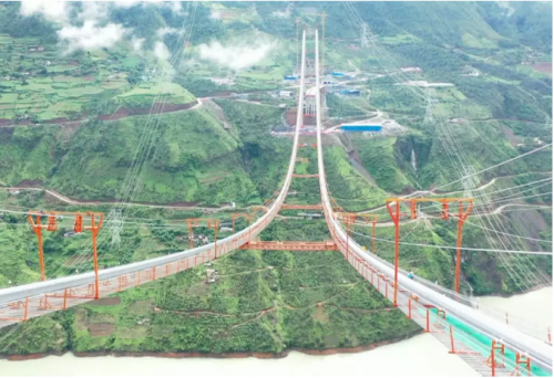 2019年8月華麗高速公路金安金沙江大橋主纜架設完成