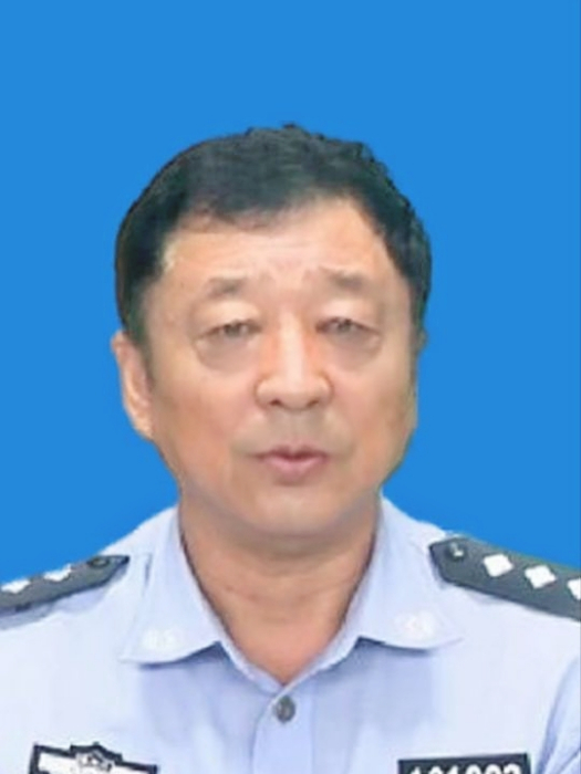 夏柯(孫吳縣公安局黨委副書記、政委) 夏柯(孫吳縣公安局黨委副書記、政委)