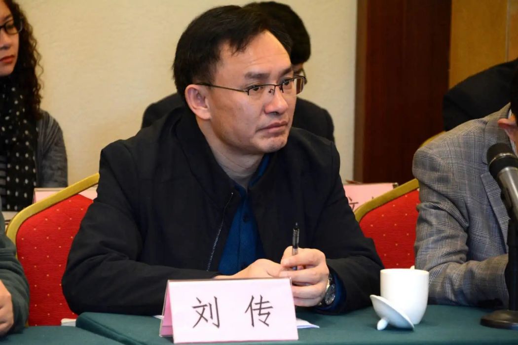 劉傳(天府演藝集團黨委書記、董事長) 劉傳(天府演藝集團黨委書記、董事長)