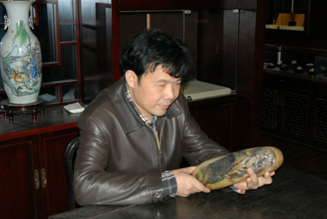 李玟翰(中國玉石雕刻藝術大師,廣西工藝美術大師) 李玟翰(中國玉石雕刻藝術大師,廣西工藝美術大師)