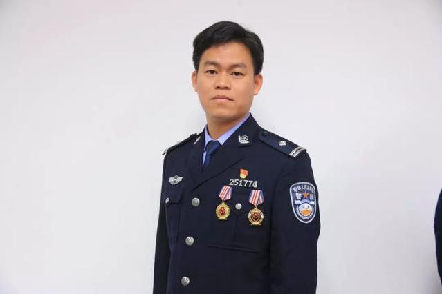雷珉(來賓市公安局法制支隊四級警長) 雷珉(來賓市公安局法制支隊四級警長)