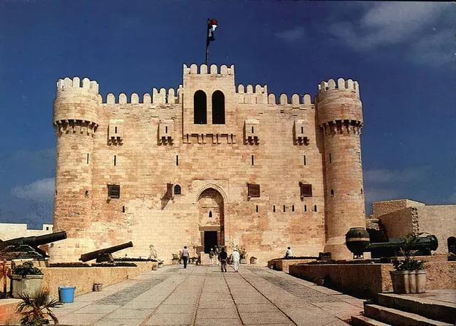 嘎伊特貝出資在亞歷山大港建立的城堡