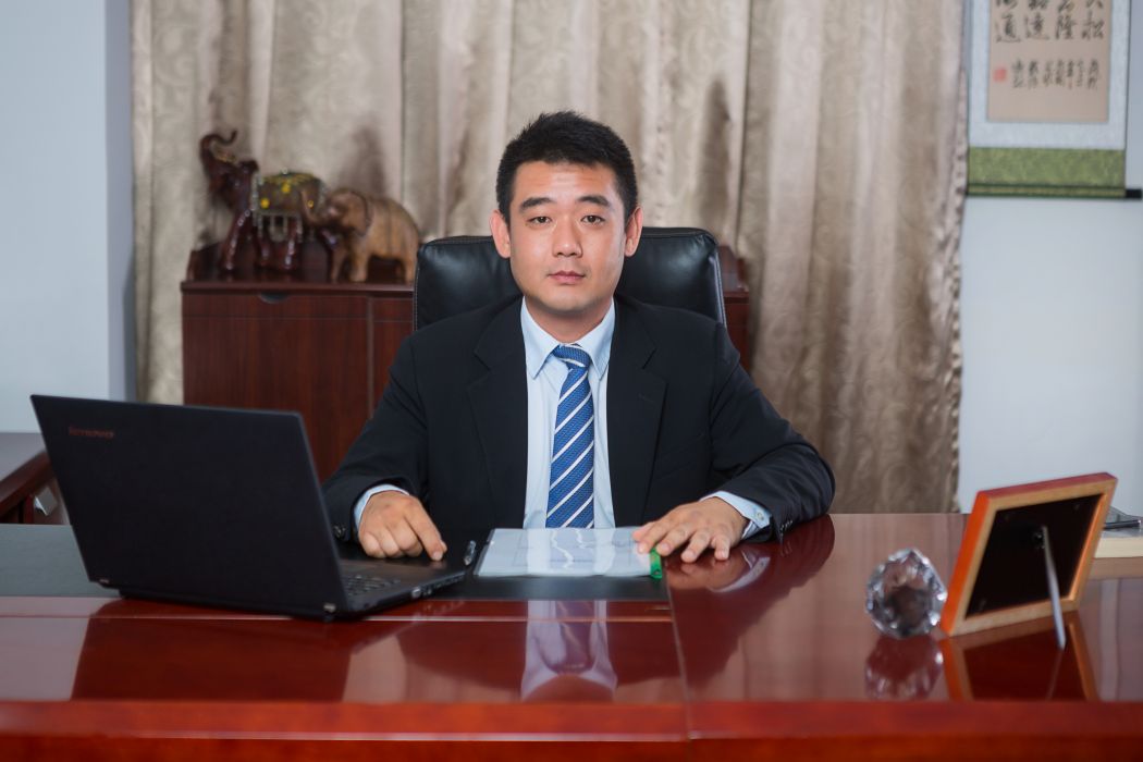 馮笑(星恆電源股份有限公司董事長兼總裁) 馮笑(星恆電源股份有限公司董事長兼總裁)