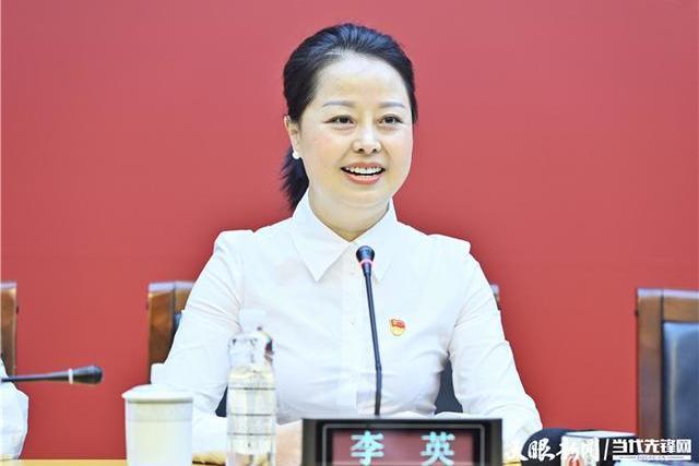 李英(第十四屆全國人大代表,貴州省遵義市匯川區洗馬路街道仁和苑社區黨總支書記、居委會主任) 李英(第十四屆全國人大代表,貴州省遵義市匯川區洗馬路街道仁和苑社區黨總支書記、居委會主任)