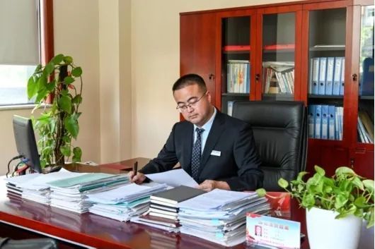 王江(陝西鹹陽渭城匯發村鎮銀行董事長兼行長、黨支部書記) 王江(陝西鹹陽渭城匯發村鎮銀行董事長兼行長、黨支部書記)