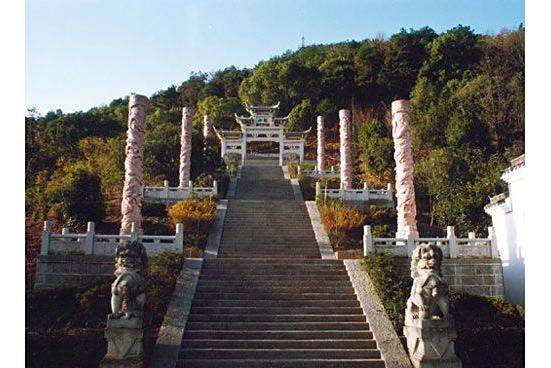 明龍山