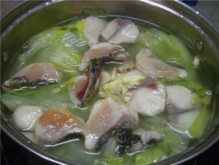 鮮魚生菜湯