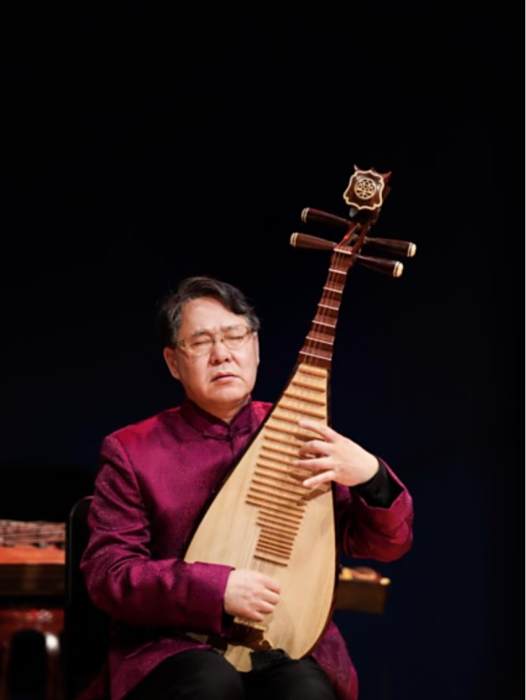 周韜(上海市非物質文化遺產代表性傳承人、一級演奏員) 周韜(上海市非物質文化遺產代表性傳承人、一級演奏員)