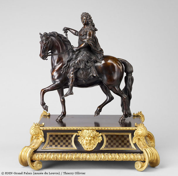 古羅馬皇帝裝束的路易十四騎馬青銅像