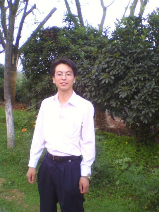 許海龍(一實集團控股有限公司董事局主席兼總經理) 許海龍(一實集團控股有限公司董事局主席兼總經理)