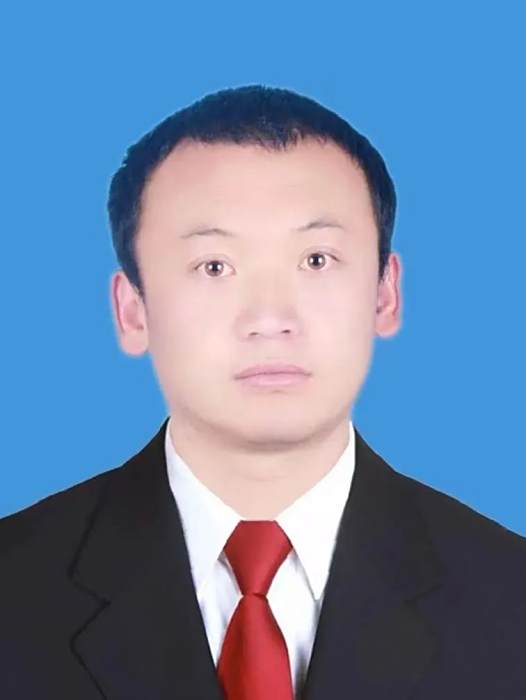 張錦濤(西藏自治區阿里地區革吉縣人民法院黨組成員、政治部主任) 張錦濤(西藏自治區阿里地區革吉縣人民法院黨組成員、政治部主任)