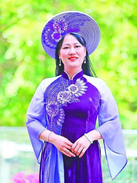 蘇海珍(第十四屆全國政協委員,廣西壯族自治區防城港市東興市中等職業技術學校副校長) 蘇海珍(第十四屆全國政協委員,廣西壯族自治區防城港市東興市中等職業技術學校副校長)