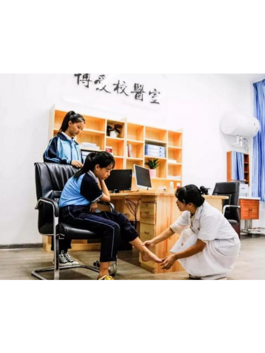 校醫 校醫