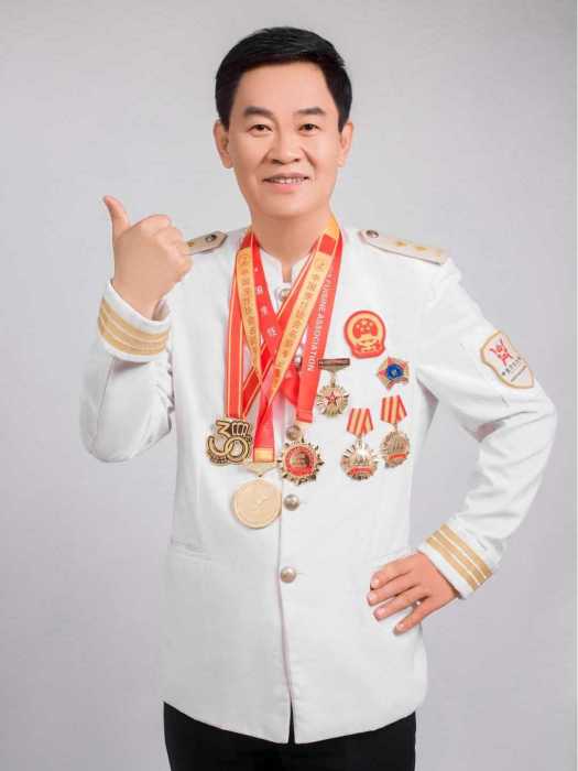 王力群(山西省經貿學校餐飲系主任) 王力群(山西省經貿學校餐飲系主任)
