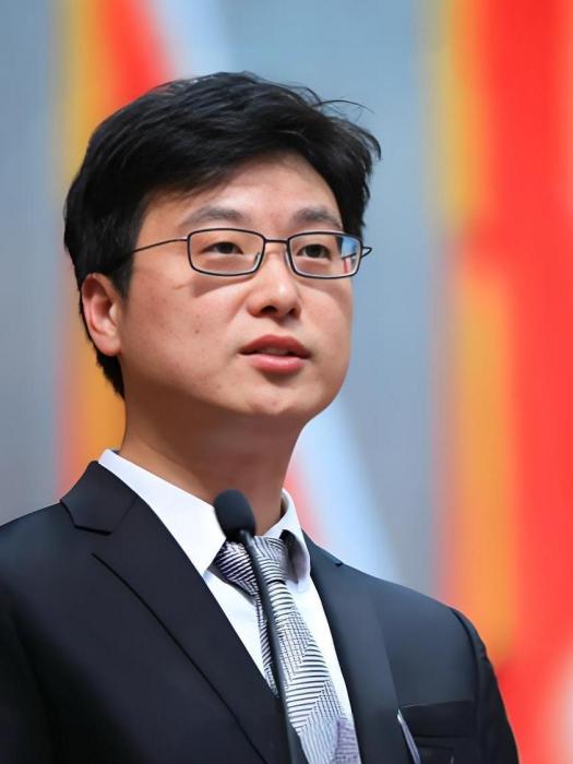 陳昌(上海交通大學醫學院附屬瑞金醫院醫學晶片研究所所長,生物與信息技術融合(BT&IT)領域專家。) 陳昌(上海交通大學醫學院附屬瑞金醫院醫學晶片研究所所長,生物與信息技術融合(BT&IT)領域專家。)