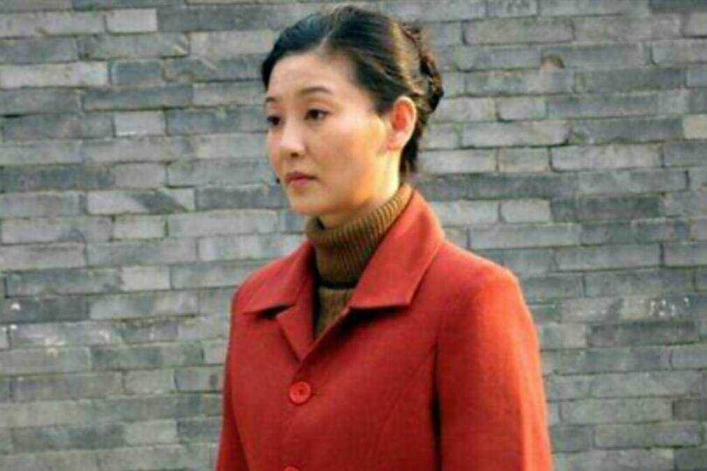 周佳麗(電視劇《錯愛》中的反派角色,由徐帆飾演。) 周佳麗(電視劇《錯愛》中的反派角色,由徐帆飾演。)