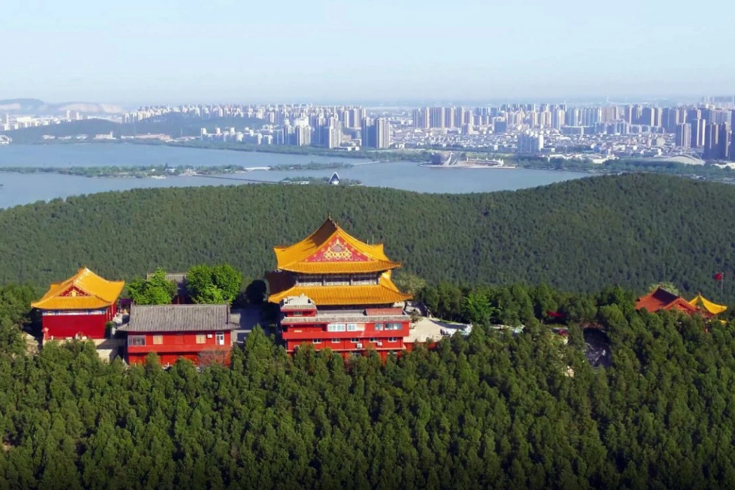 泰山(江蘇省徐州市泉山區境內山峰) 泰山(江蘇省徐州市泉山區境內山峰)