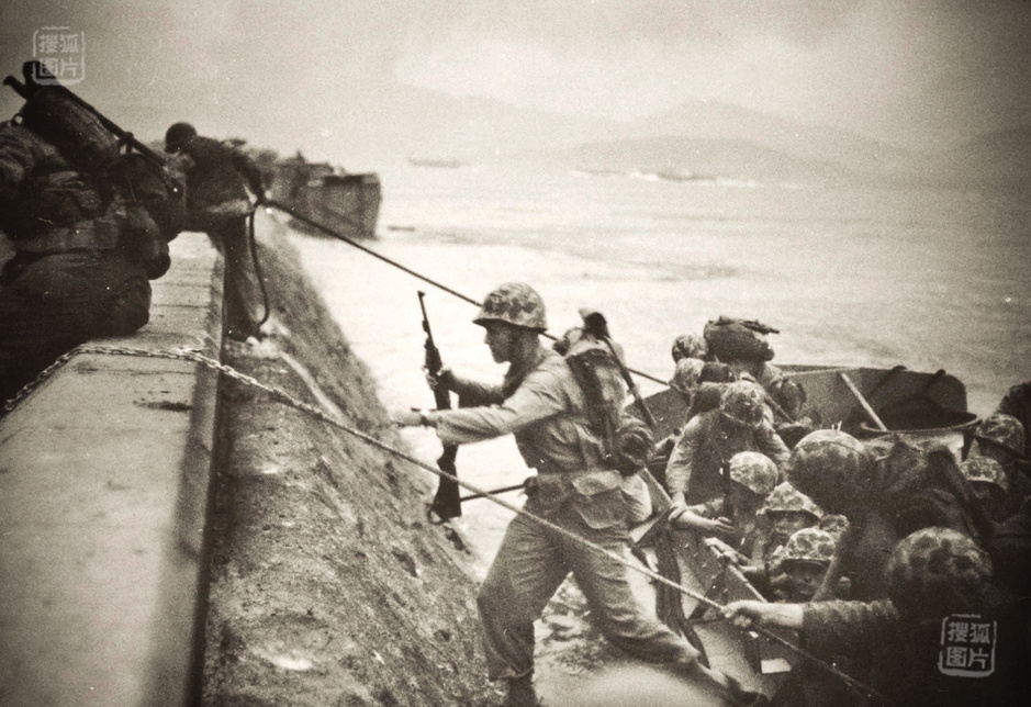 美國部隊在仁川海堤攀登