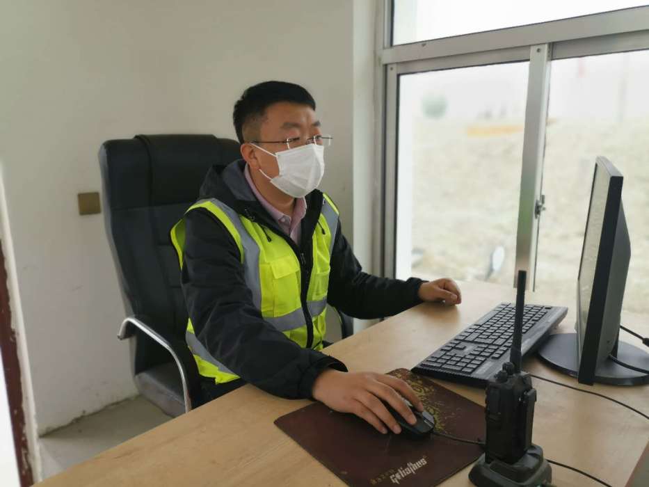 王喆(寧夏高鐵綜合開發公司礦產開發事業部副部長) 王喆(寧夏高鐵綜合開發公司礦產開發事業部副部長)