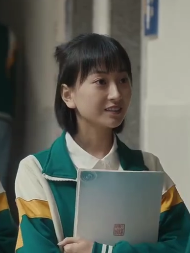 何曼(青春勵志劇《追光的日子》中的角色) 何曼(青春勵志劇《追光的日子》中的角色)