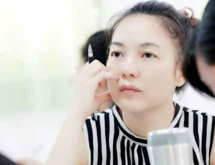 李麗華(深圳市龍崗職業技術學校教師) 李麗華(深圳市龍崗職業技術學校教師)