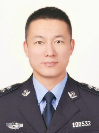 馬立明(銀川市公安局金鳳區分局閱海派出所教導員) 馬立明(銀川市公安局金鳳區分局閱海派出所教導員)
