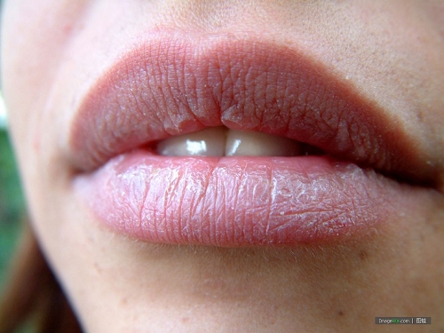 澱粉酶導致嘴唇乾燥