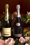 麗歌菲雅半乾香檳(左)與金棕櫚粉紅香檳
