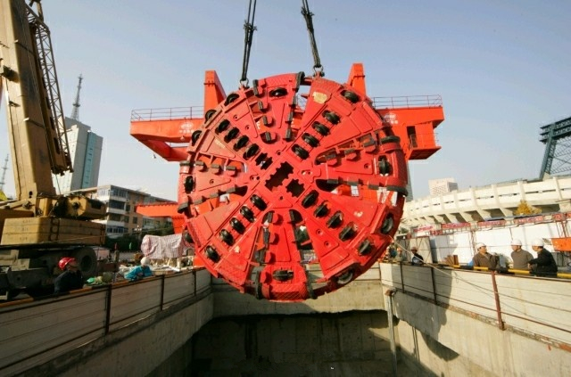 2006年，成都捷運首台盾構下井