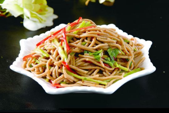 涼拌莜麵條 涼拌莜麵條