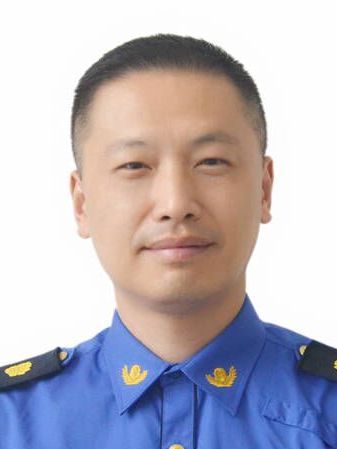 丁偉(湖北省襄陽市穀城縣城市管理執法局黨組成員、副局長,二級主任科員) 丁偉(湖北省襄陽市穀城縣城市管理執法局黨組成員、副局長,二級主任科員)