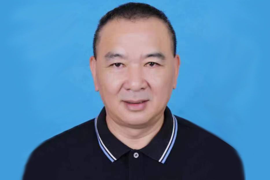 嚴小伕 嚴小伕