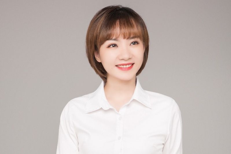 張靜(一級演員，副教授，戲劇學院副院長)