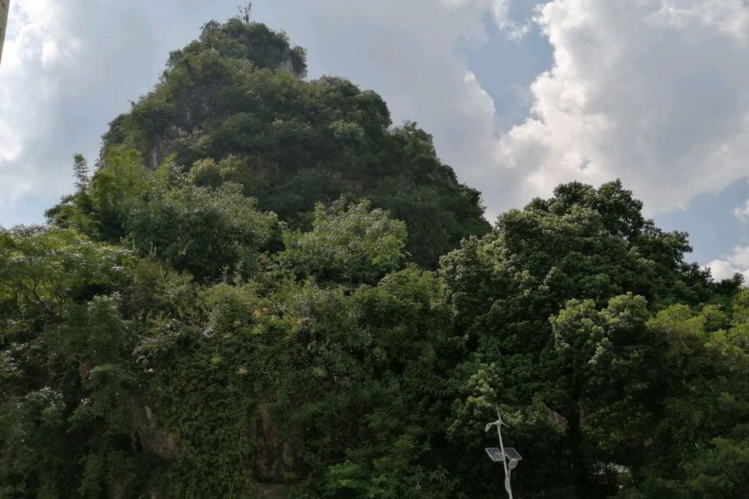 英雄峰 英雄峰