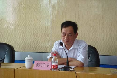 蘇興文(防城港市統計局局長、黨組書記) 蘇興文(防城港市統計局局長、黨組書記)