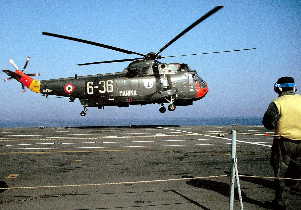 義大利海軍的一架韋斯蘭特海王直升機