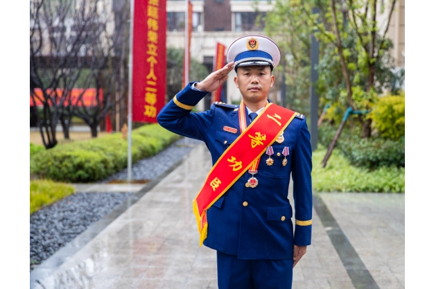 張延偉(重慶市涪陵區太乙門消防救援站站長) 張延偉(重慶市涪陵區太乙門消防救援站站長)