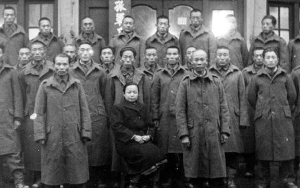 抗戰勝利後凌維與八百壯士倖存者相聚上海