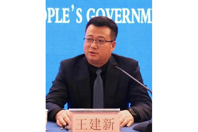 王建新(濰坊北辰中學黨委書記、校長) 王建新(濰坊北辰中學黨委書記、校長)