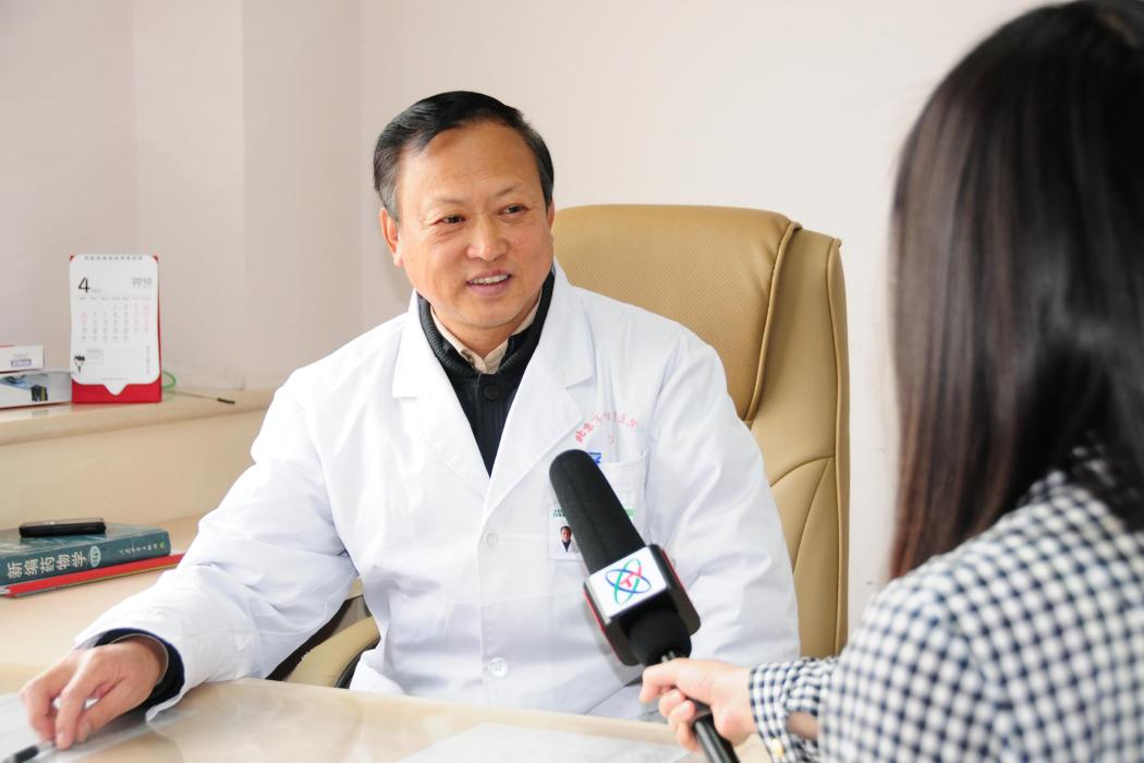 張清亮(中華中醫內科腎病專業委員會委員) 張清亮(中華中醫內科腎病專業委員會委員)