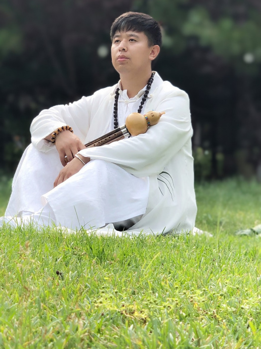 吳比(葫蘆絲巴烏陶笛演奏家) 吳比(葫蘆絲巴烏陶笛演奏家)