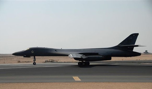 B-1B轟炸機側面