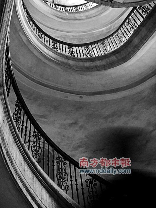 陳廉伯公館的旋轉樓梯很有美感。