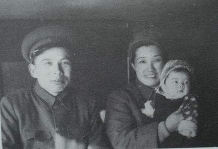 張仁初夫婦和女兒(1950年)