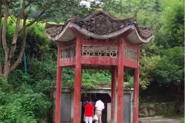 諸葛井(湖南會同縣團河鄉千年古井)
