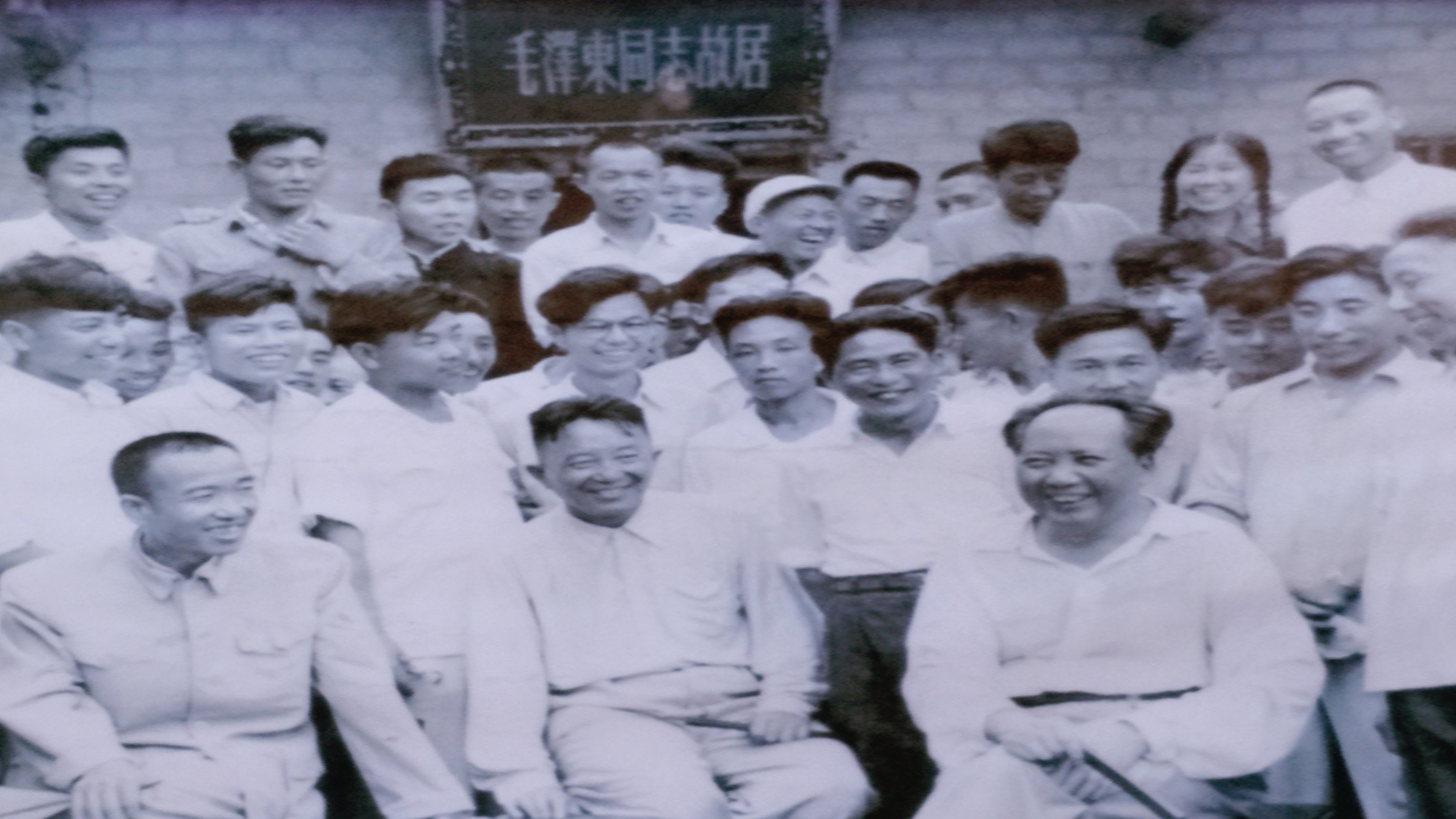 1959年6月，毛澤東回到韶山沖毛主席舊居省親